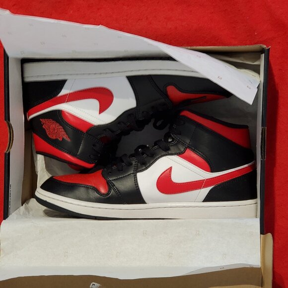 Nike Air Jordan 1 Men's Mid Size 11 Gorgeous BRED Black, Fire Red & White MINT! - Picture 10 of 12